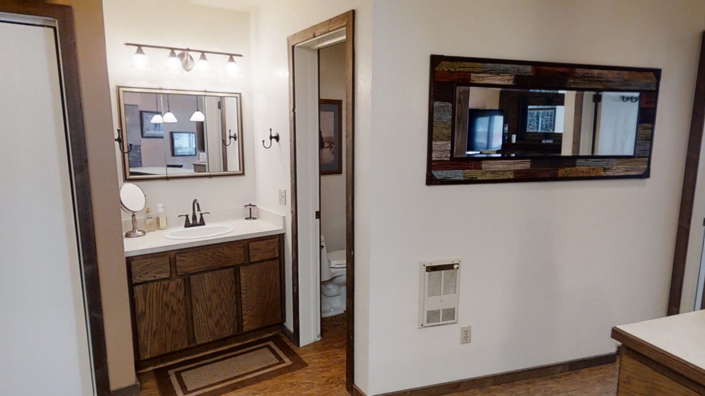 Bathroom vanity